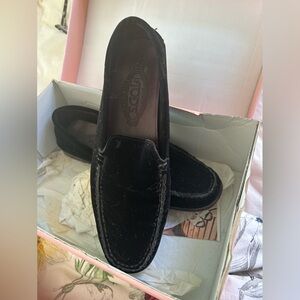 Tod's black velvet loafer!  Tod’s driving shoe!